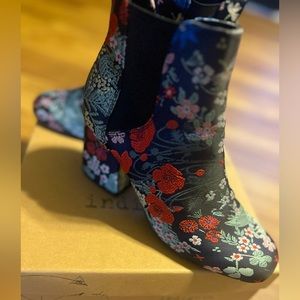 Beautiful flower jean ankle boots.